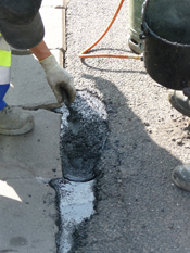 Nid de poule — travaux de réparation en cours